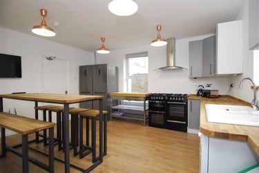 7 bed house, Headland Park, Greenbank, Plymouth, PL48HT - Image 1